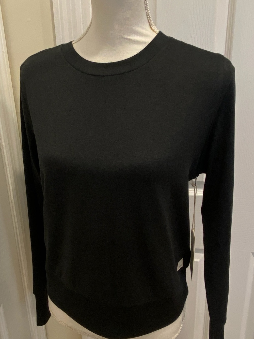 Vuori daydream crew black heather ultralight weight long-sleeve tee NWT Women’s